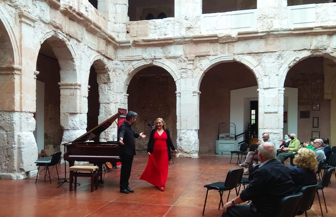 Quereres; Alma Selene y David Taboada en el Palacio Ducal