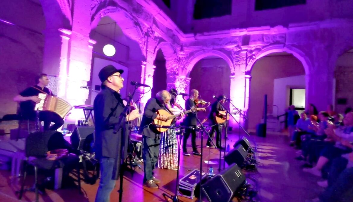 APOTEÓSICO CIERRE DEL PRIMER FESTIVAL Medinaceli FOLK. MILLADOIRO LEVANTA AL PÚBLICO PARA BAILAR