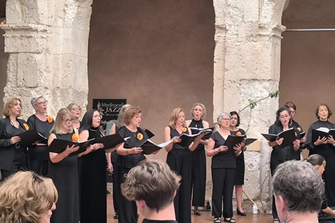 EL PATIO RENACENTISTA DEL PALACIO DUCAL DE MEDINACELI VIBRÓ CON EL CONCIERTO ‘CANTOS DE ALABANZA’