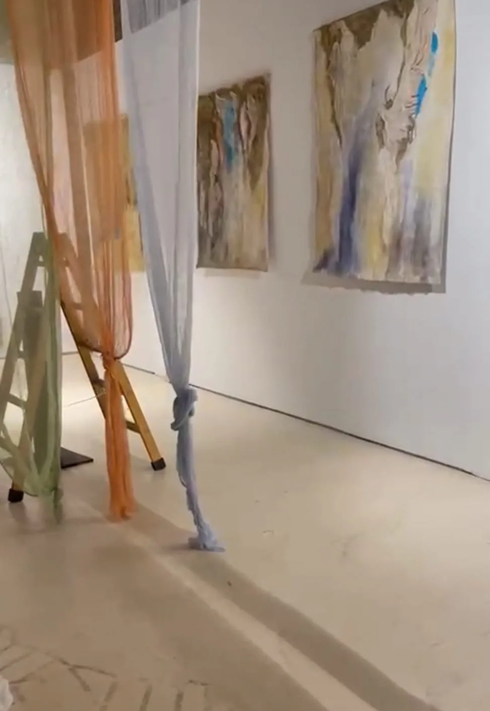 Obras de Antonia Lázaro en la exposición Visiones sobre el cuerpo femenino en la Sala Malvasía de Medinaceli